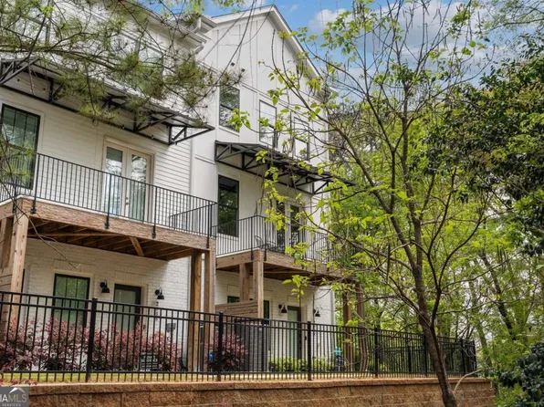 2004 Oak Ln NW, Atlanta, GA 30318