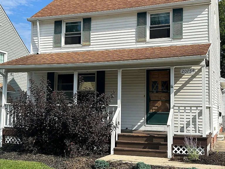 20754 Woodstock Ave — Photo 1