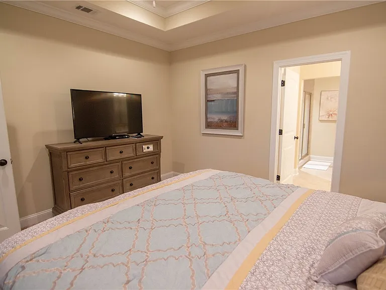 702 Mariners Cir — Photo 14