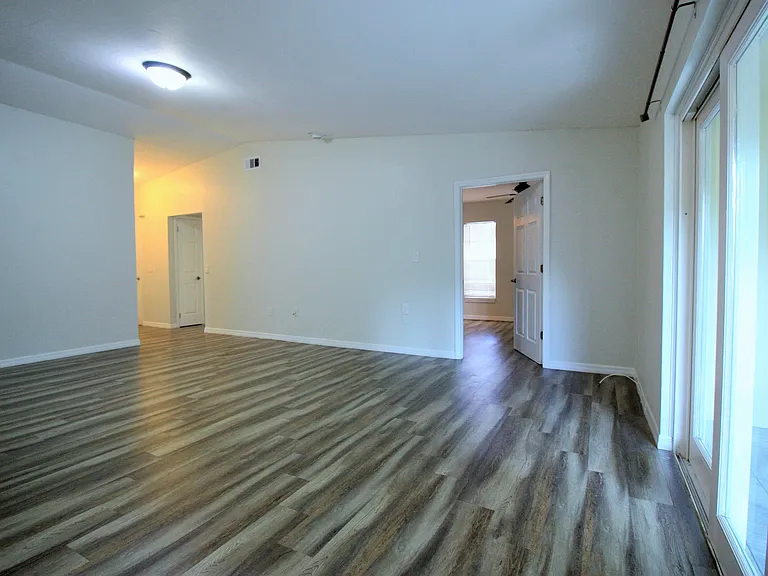 3050 Autumn Ct — Photo 8