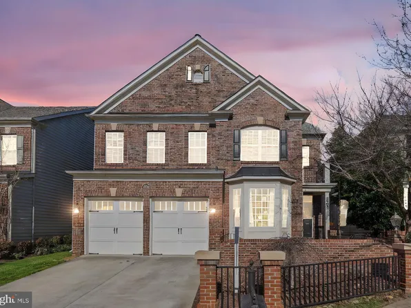 5802 Falls Gate Ct, Falls Church, VA 22041