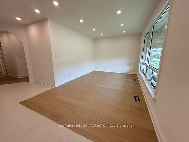 6 Rosemarie Dr #UPPER LEVEL — Photo 11