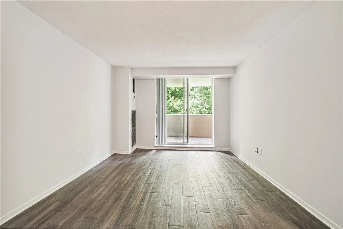 Rathburn Apartments — Photo 4