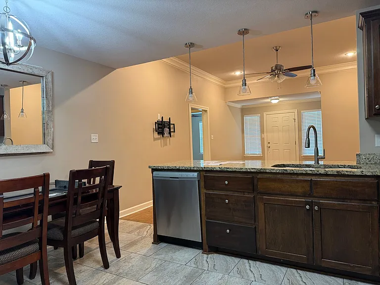415 S Shady Ln — Photo 4