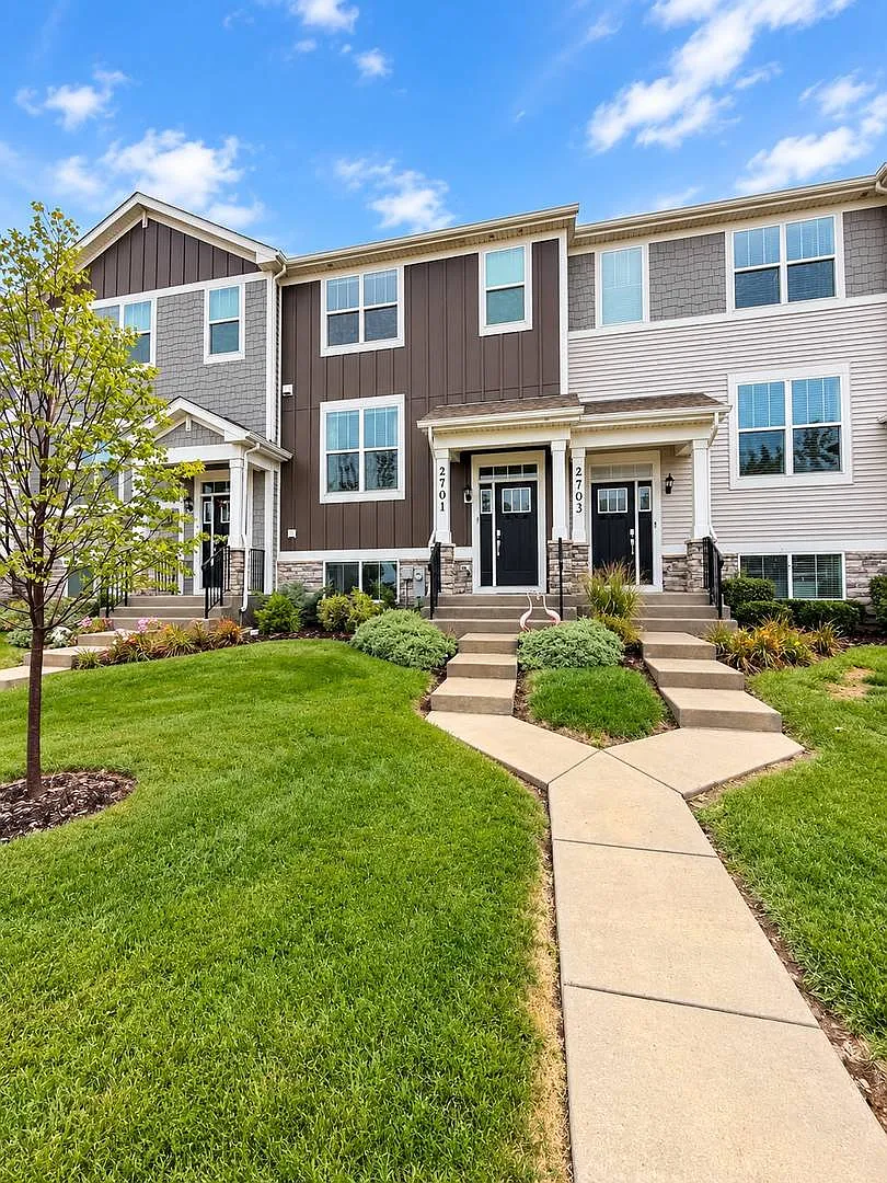 3 bed, 2.5 bath, 1894 sqft, $3,300 — Photo 1