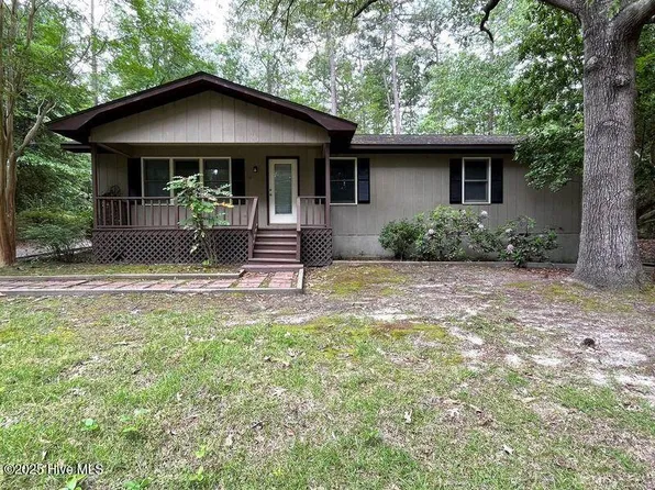 902 Heather Trl, Aberdeen, NC 28315