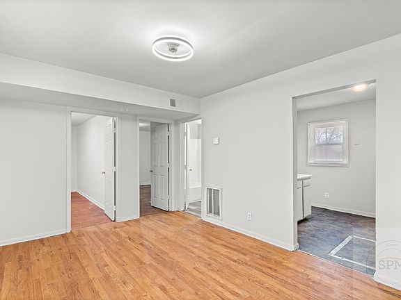 3rd image of 1814 W Jefferson St APT 3