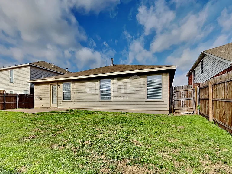 6732 Friendsway Dr — Photo 16