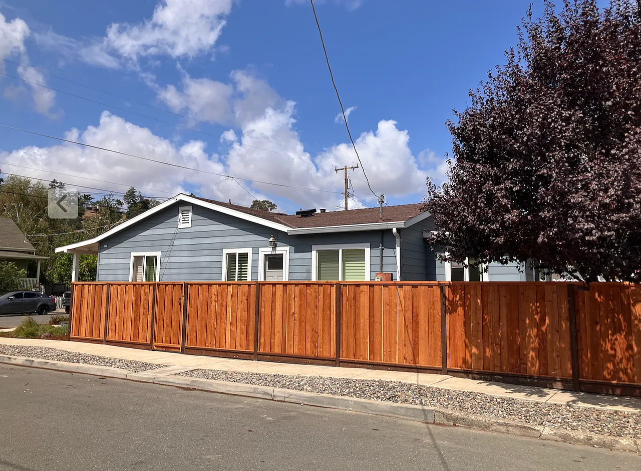 1635 Castro St — Photo 2