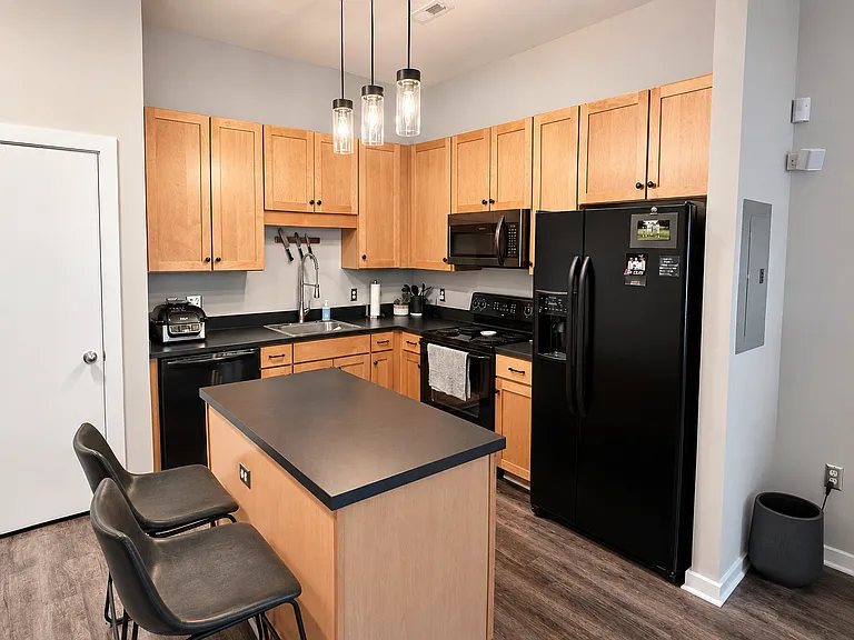 3229 Wesley Ave — Photo 2