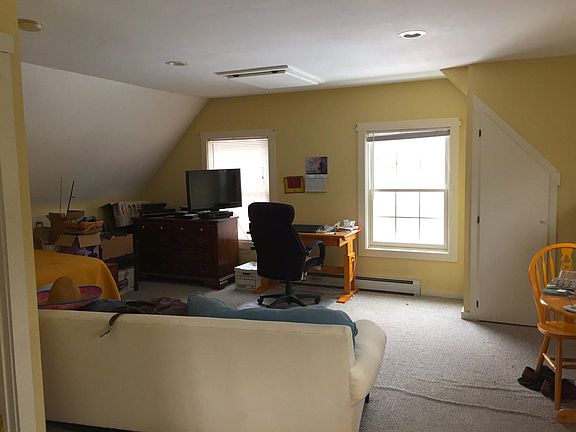 Apartment comes furnished (if desired)