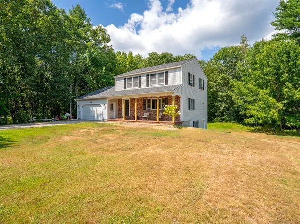 2 Oakledge Hills Road, Raymond, ME 04071