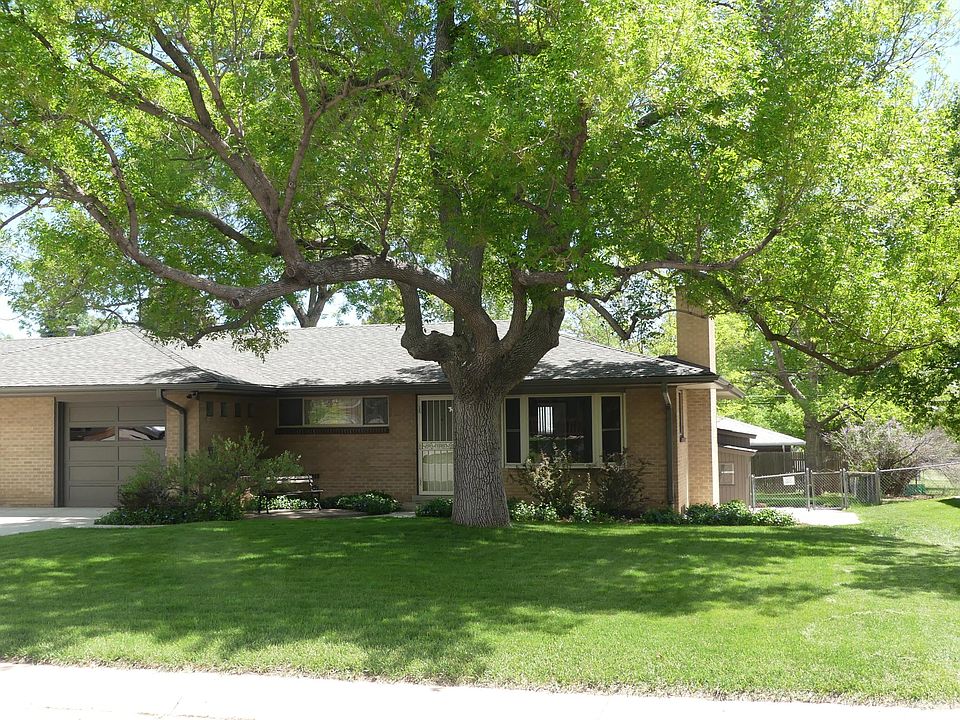 Property faces west. Beautiful neighborhood!