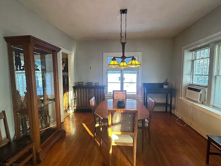 1046 Davis Ave NW — Photo 9