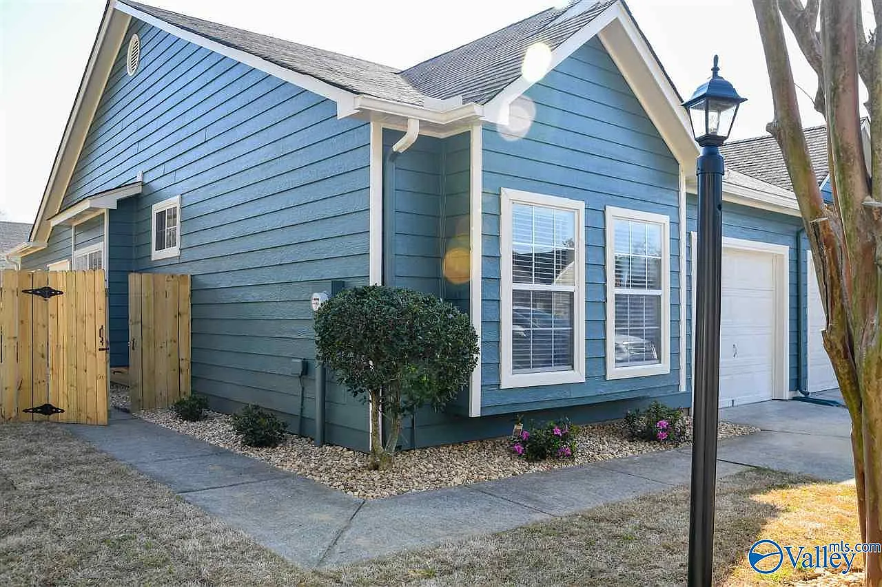 2 bed, 2.0 bath, 1160 sqft, $1,395 — Photo 1