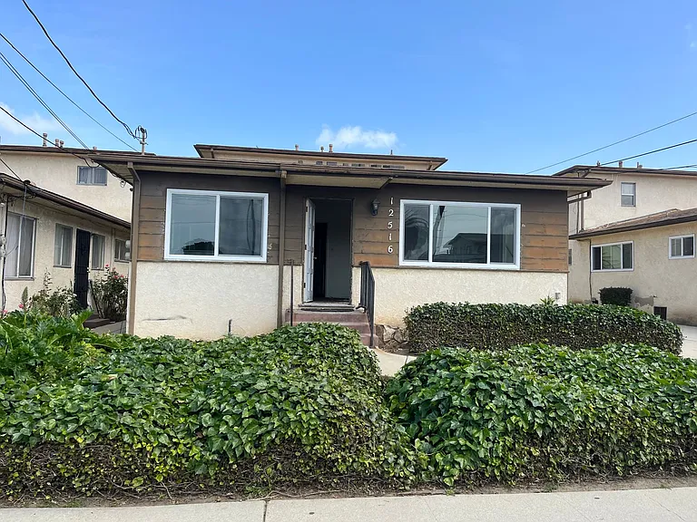 12516 Truro Ave — Photo 3