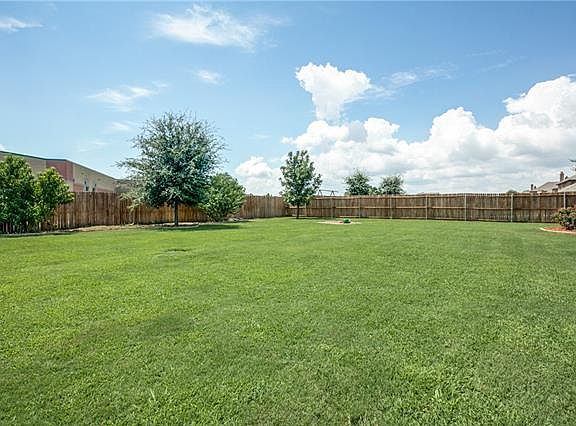 3rd image of 5736 Chateau Dr