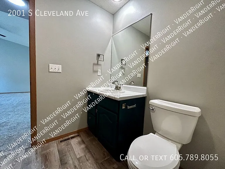 2001 S Cleveland Ave — Photo 12