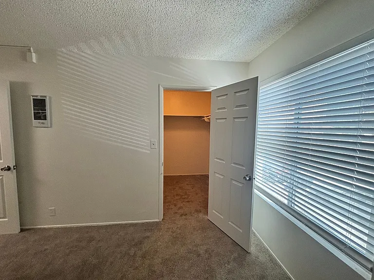 University Terrace Apartments — Photo 17