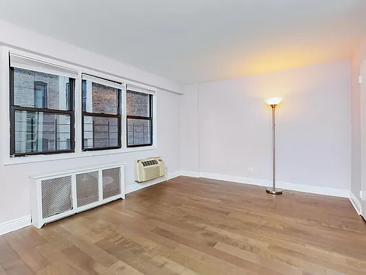 Sold by Re/Max In The City | media 8