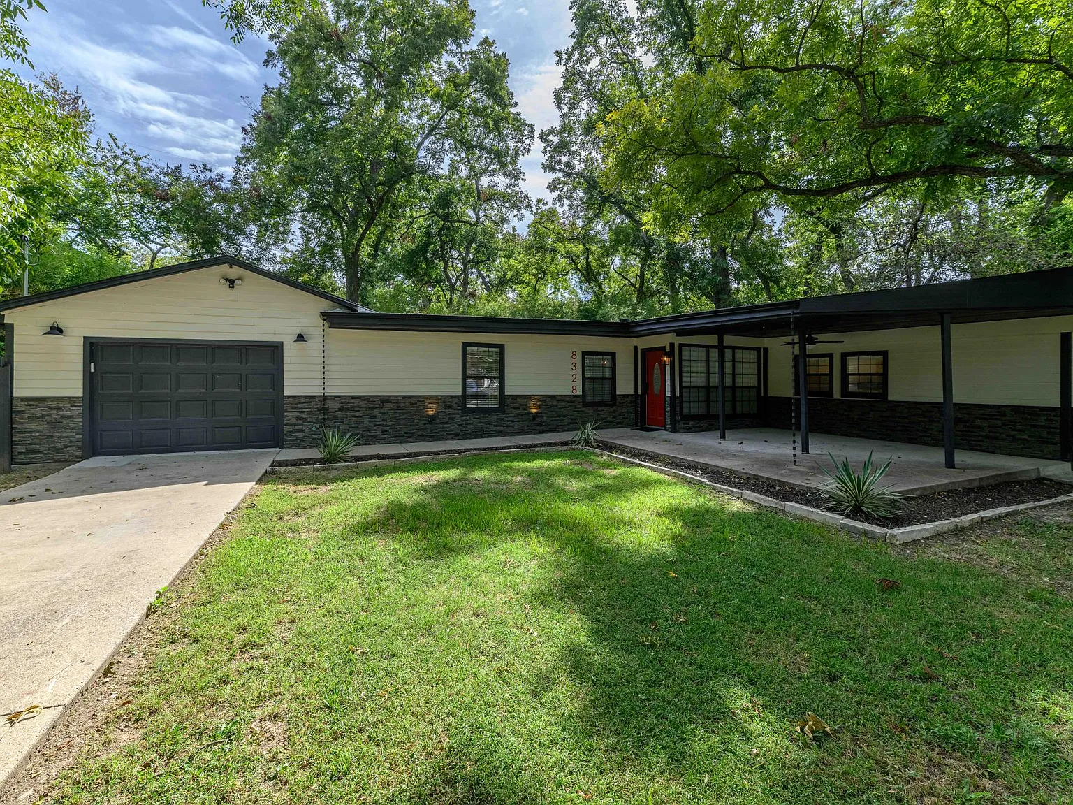 4 bed, 2527 sqft, $5,500 — Photo 3