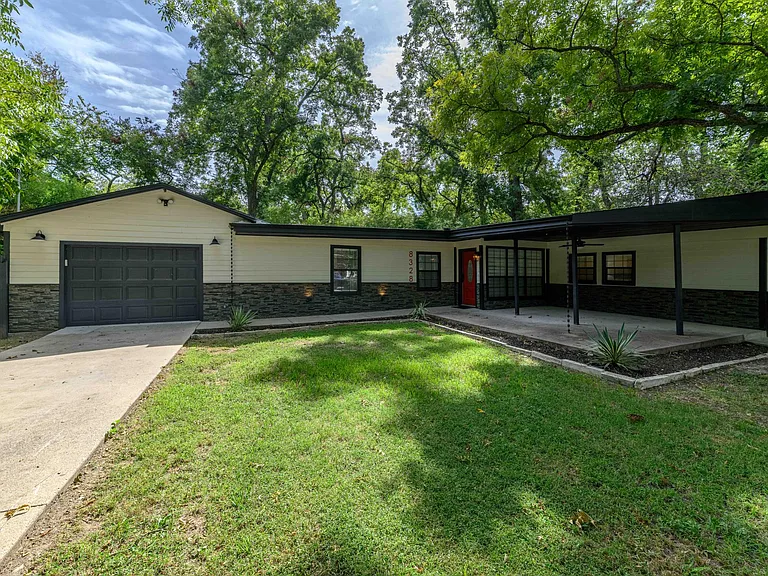 8328 Barbaree Blvd — Photo 3