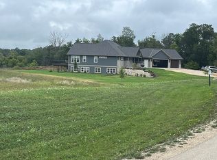 6074 Wexford Ct, Hartford, WI 53027