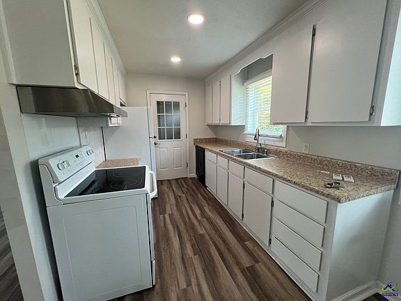 5th image of 110 Trinity Dr