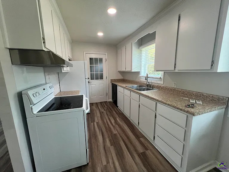 110 Trinity Dr — Photo 5