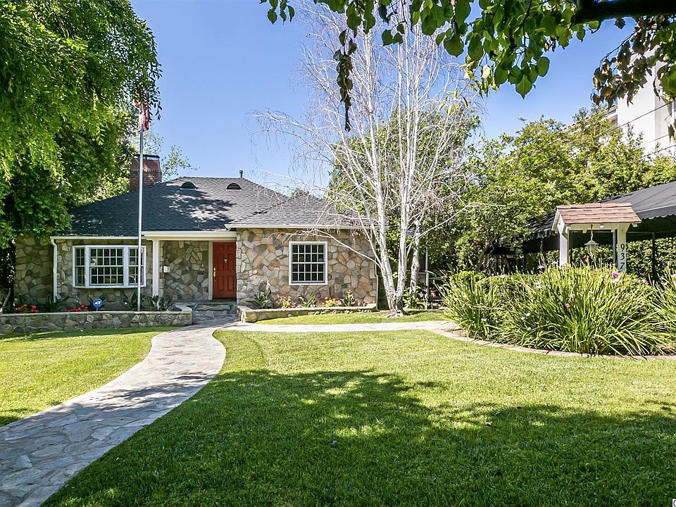 1st image of 937 Sherlock Dr