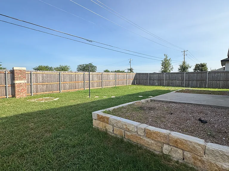 416 Parkfield Ln — Photo 9