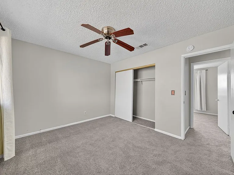389 Summer Creek Ct — Photo 11