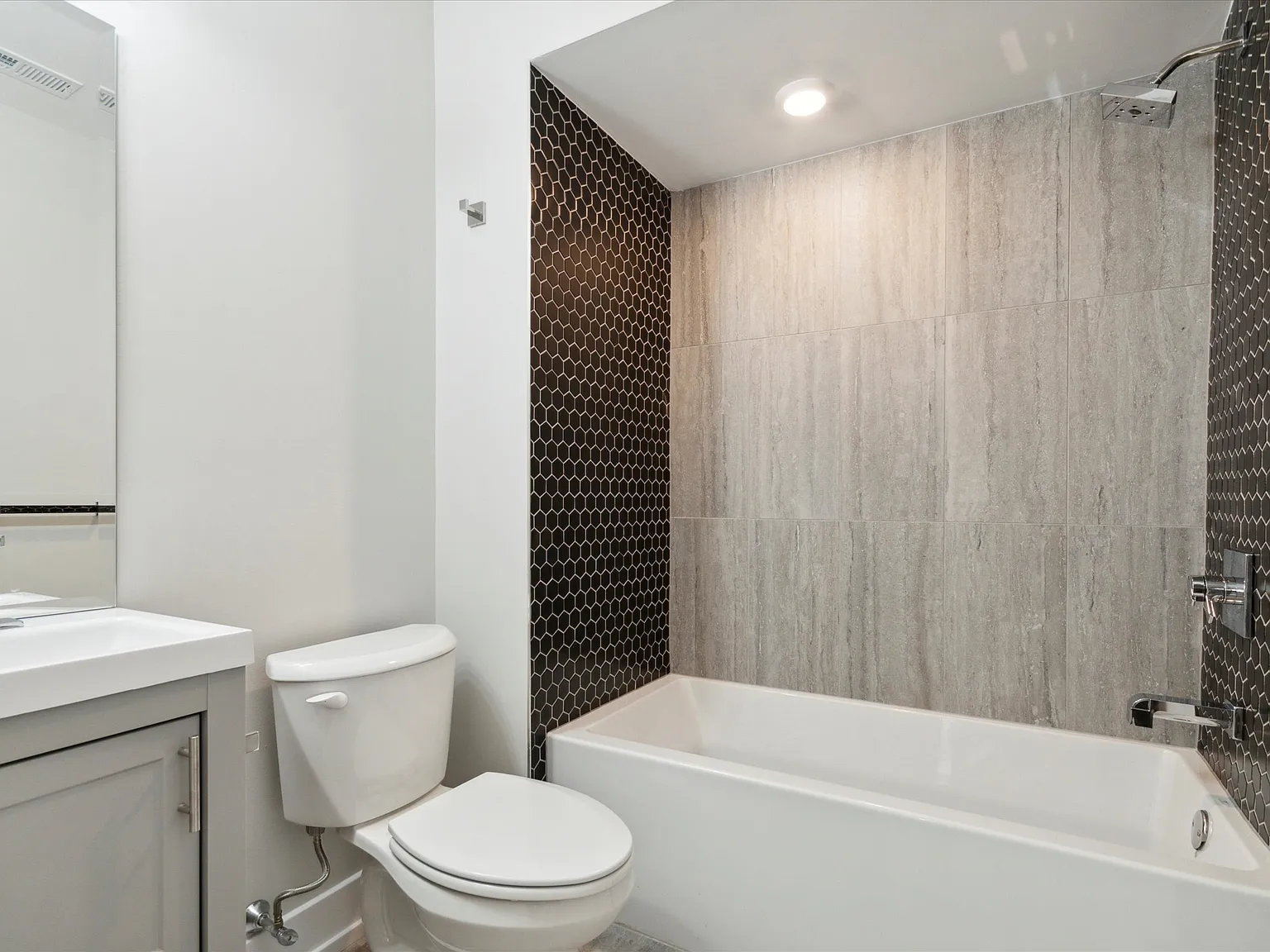 3 bed, $1,900 — Photo 4