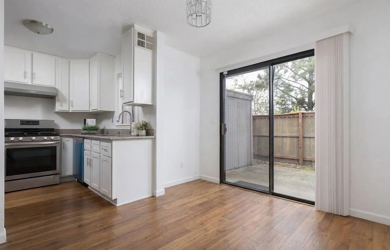 2 bed, 1064 sqft, $2,700 — Photo 3
