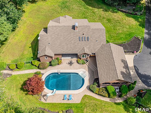 3rd image of 126 East Putnam Road