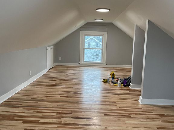 3rd image of 4318 Ivanhoe Ave