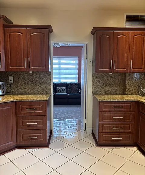 300 SW 55th Ave — Photo 13