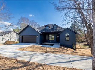 2801 W Rutledge Ln, Fayetteville, AR 72704
