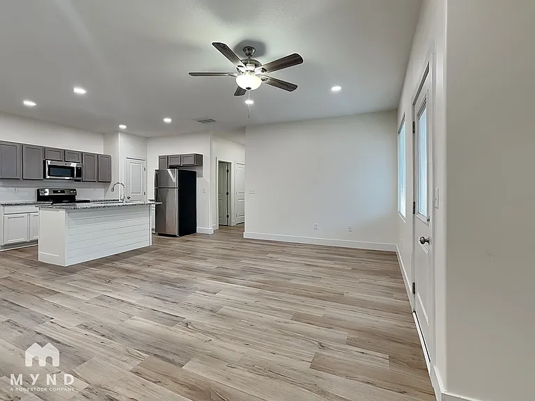 5801 Bristol St #5801 — Photo 3