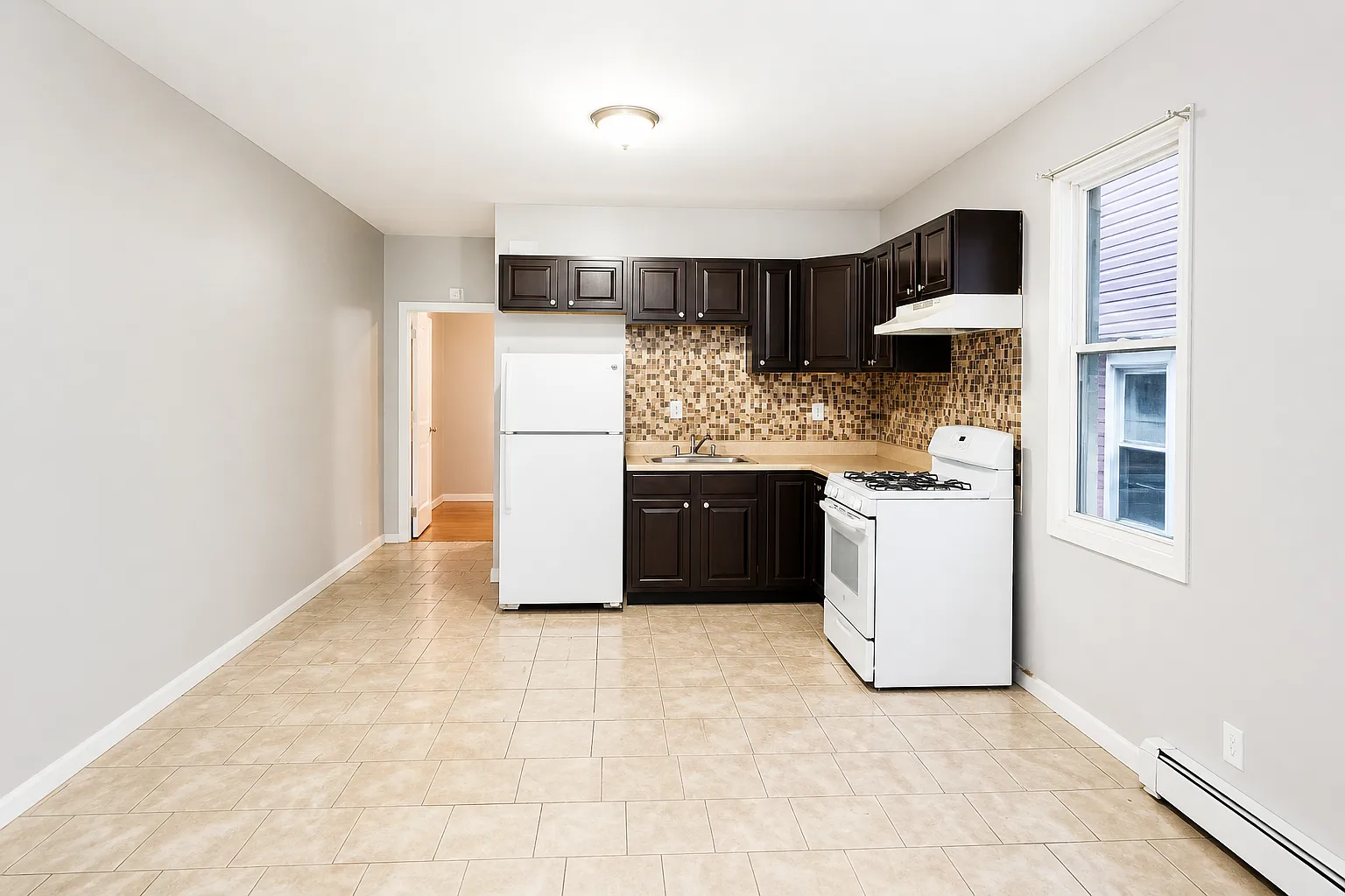 3 bed, $2,400 — Photo 2