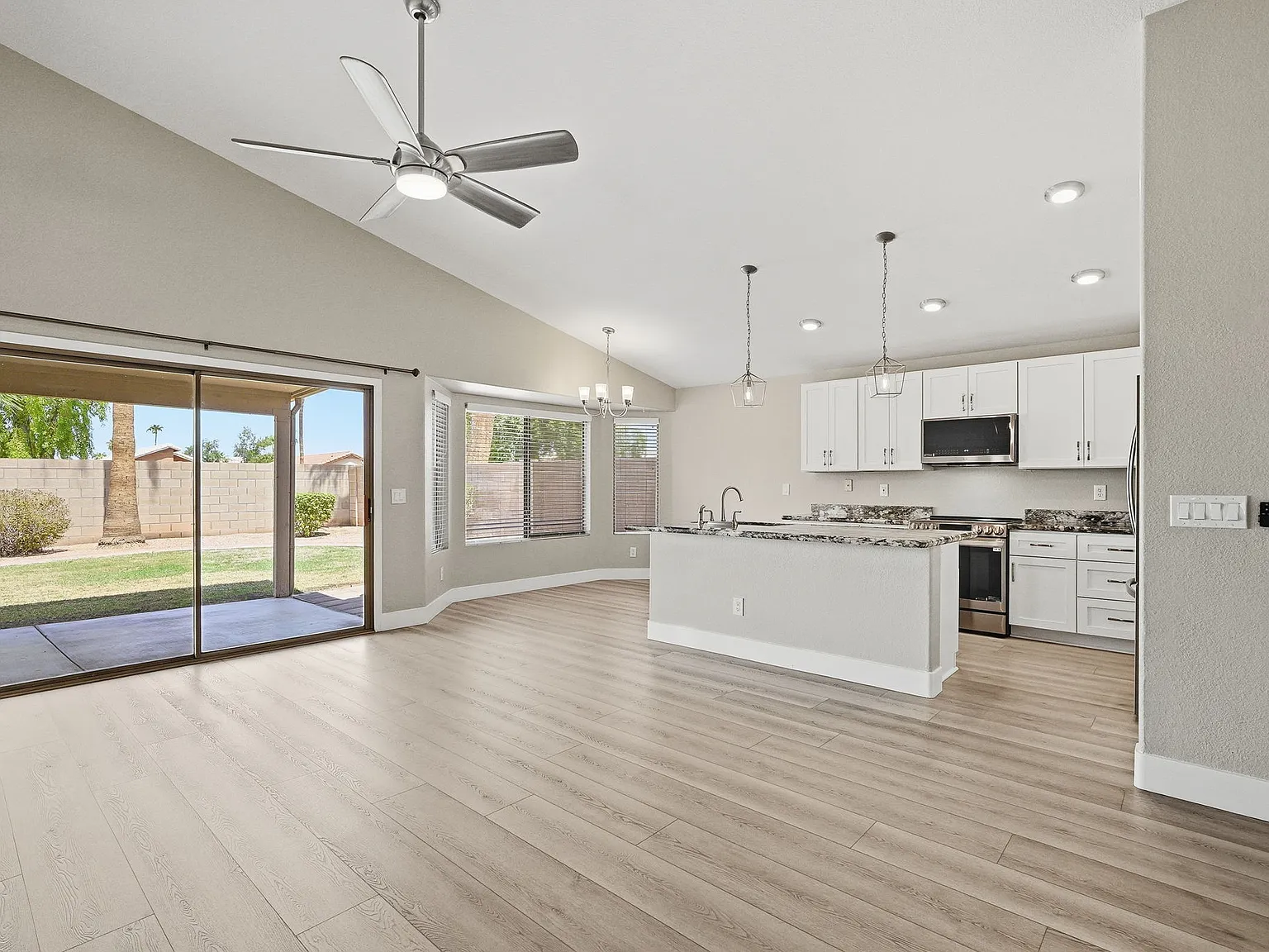 4 bed, 1833 sqft, $2,600 — Photo 4