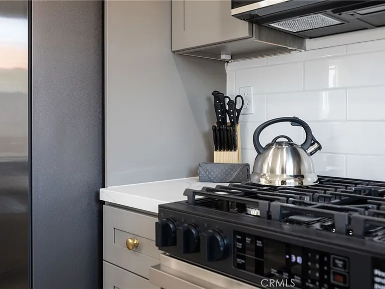 443 N Harvard Blvd #1/2 — Photo 15