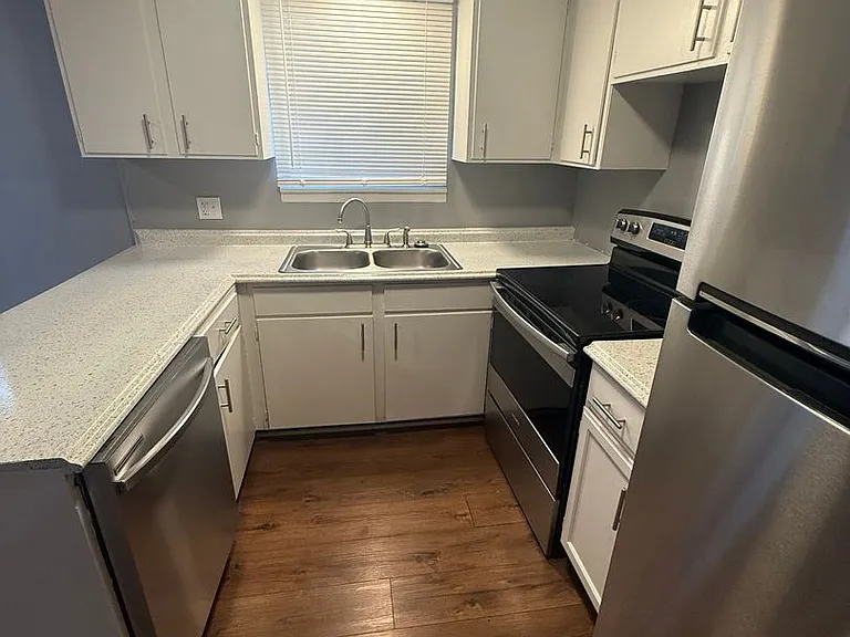 4011 Warwick Blvd — Photo 10
