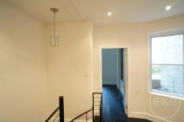 Rented by EXR | media 12