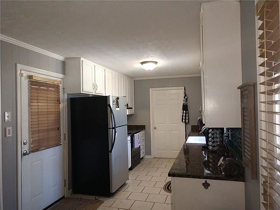 4th image of 4295 Thomas Dr
