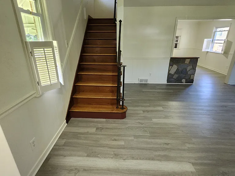 1104 Holmes St — Photo 8
