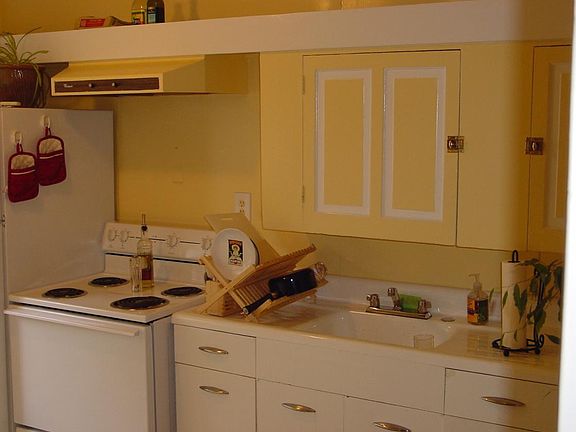 3rd image of 602 Melrose Ave E APT 203