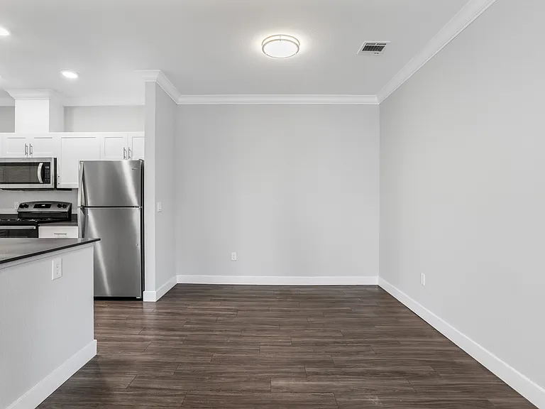 Tesoro Apartments — Photo 52
