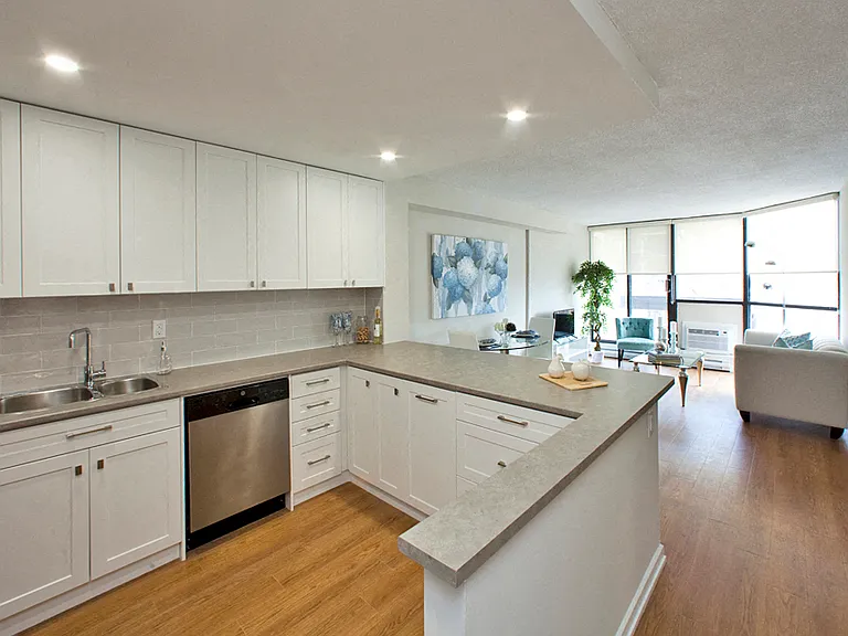 334 Dundas St E — Photo 4