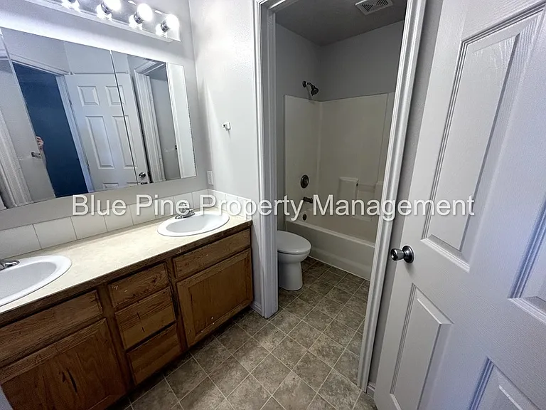 648 E Poplar St — Photo 13